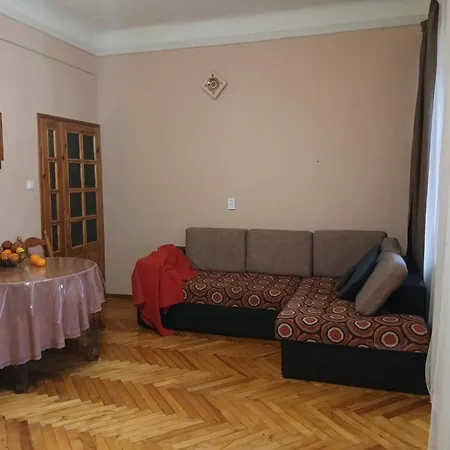 бюджетная на леси украинки Apartamento *