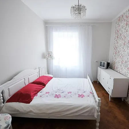 Бюджетная Квартира На Леси Украинки Apartment *