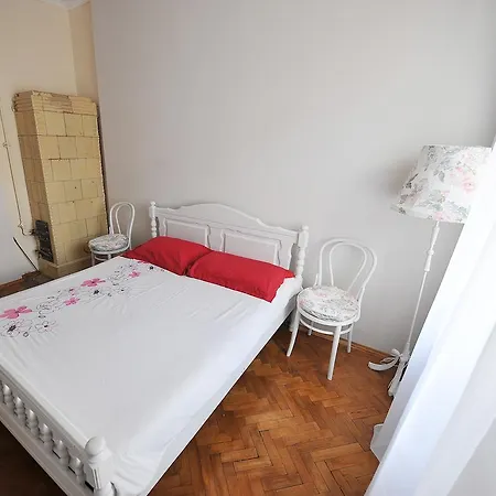 бюджетная на леси украинки Apartamento