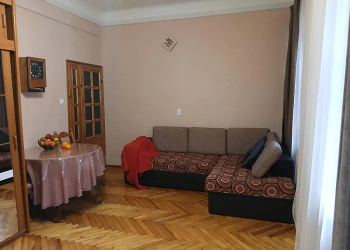 бюджетная на леси украинки דירה *